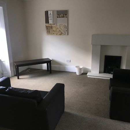 Smithyends Apartments Cumbernauld Bagian luar foto